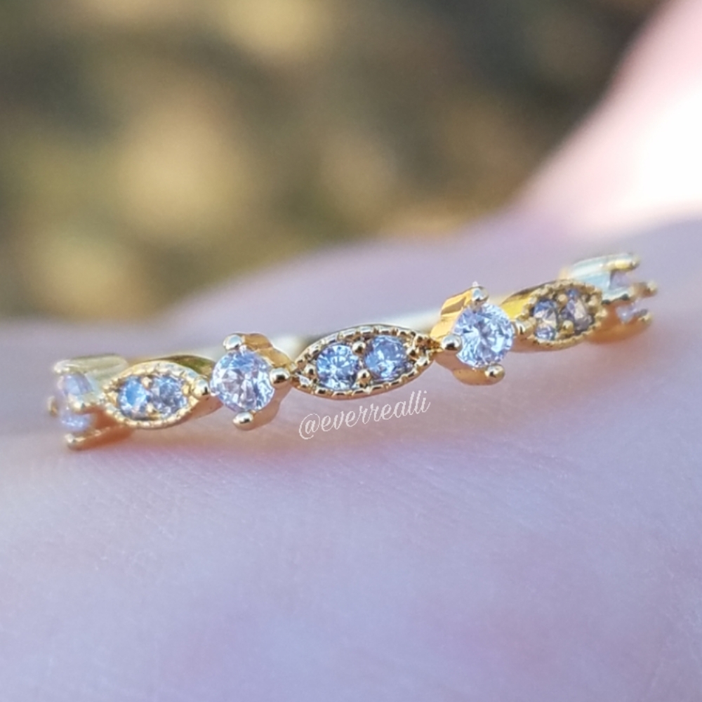 NEW Dainty Yellow Gold Milgrain Band Ring - Picture 3 of 5